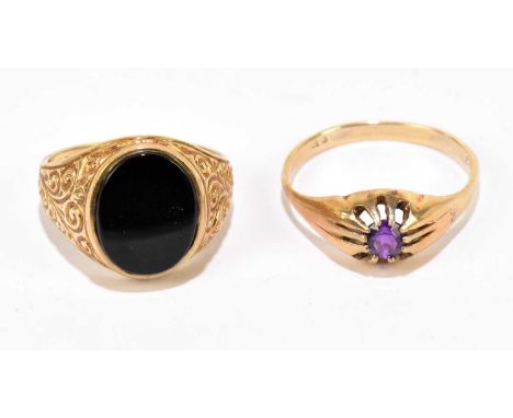 A gentleman's 9ct yellow gold signet ring set with a central black coloured stone, approx size T, together with a lady's 9ct 