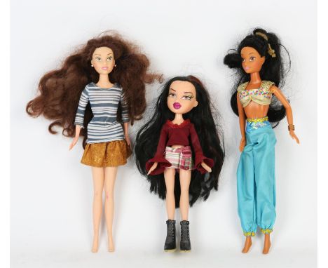 A large quantity of modern plastic jointed dolls including Disney, Simba, Hasbro and Mattel.  The tallest 27cm. (one box).