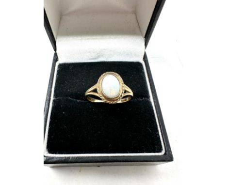 9ct gold opal ring with twisted rope frame (1.5g) 