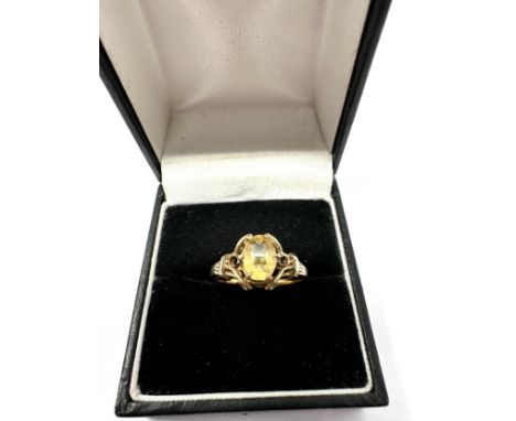 9ct gold citrine ring with openwork detail (1.7g) 