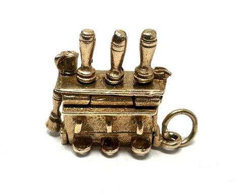 Vintage 9ct gold beer tap charm moving taps weight 3.3g 