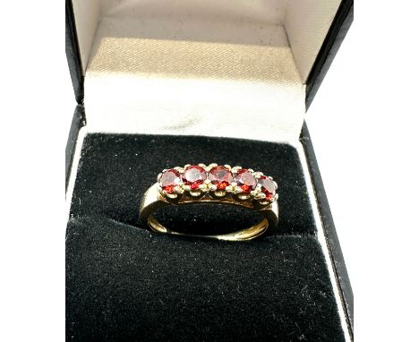 9ct gold red gemstone ring weight 2.4g 