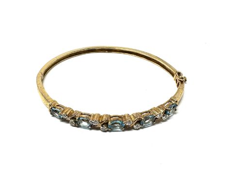 9ct Gold Topaz &amp; Diamond Round Bangle (11g) 