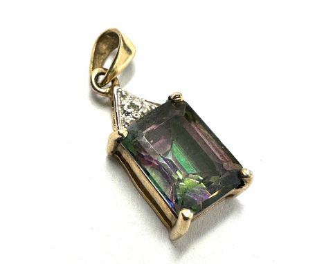 9ct gold mystic topaz &amp; diamond pendant weight 1.4g 