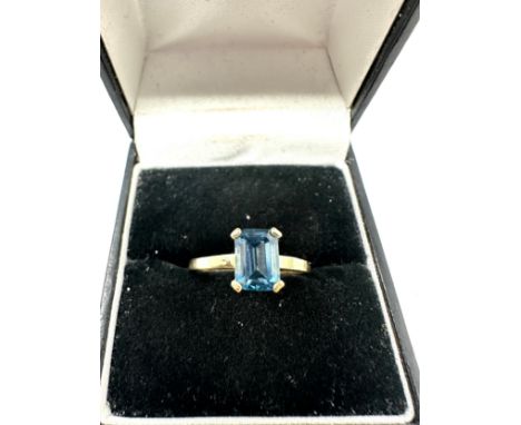 14ct gold blue topaz dress ring (1.8g) 