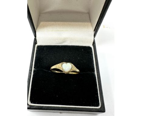 9ct gold opal heart ring (0.8g) 