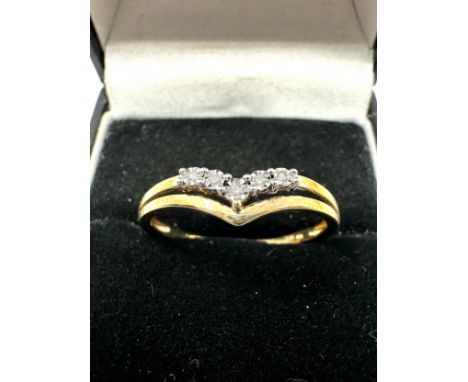 9ct gold diamond chevron ring (1.6g) 