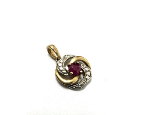 Small 9ct gold ruby pendant weight 0.8g 