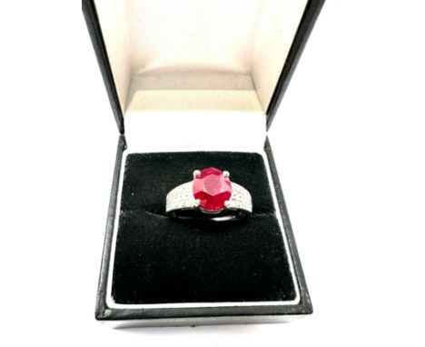 9ct white gold Ruby &amp; diamond statement ring weight 3.8 g 