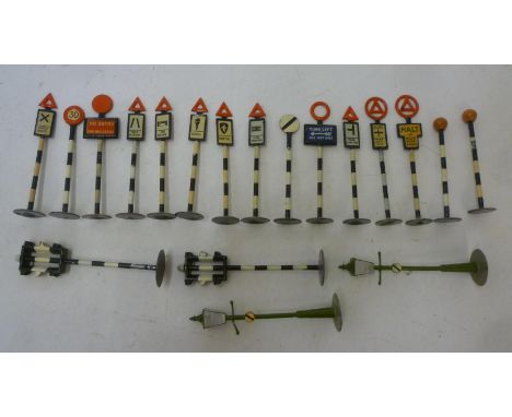 A set of Britains road signs comprising twelve signs, two Belisha Beacons, two lamp standards and two traffic lights (18) (Es
