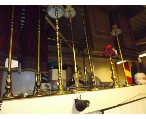 Six good quality standard lamps and a table lamp (7)