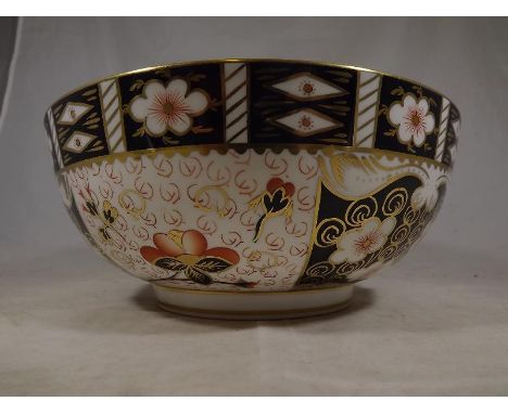 Royal Crown Derby - a large bowl decorated in the Imari pattern, 10cm (h) x 23cm (dia) - Est £80 - £120 