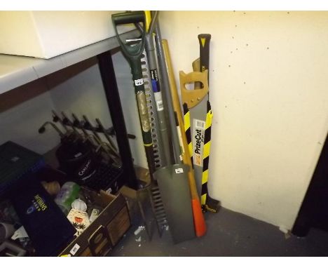A mixed lot to include sledge hammer, drain tool, pick axe, a Bhaco hand saw and similar (qty)