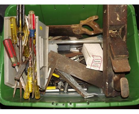 A mixed lot of vintage hand tools