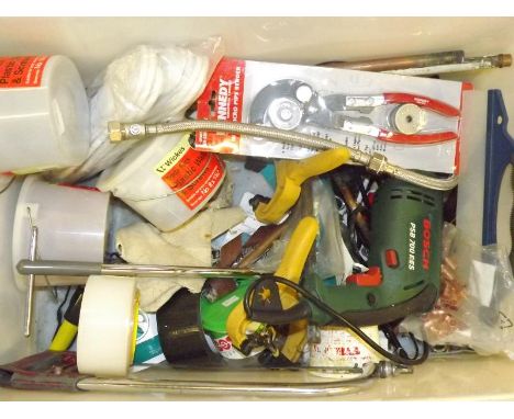 A good mixed lot of tools to include a Roughneck Cutter Matlock, Bosch PSB 700 RES drill, pipe bender, and other - Est £30 - 