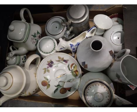 Mixed ceramics to include Portmeirion in the Botanic pattern, Royal Worcester in the Evesham pattern, Delft, Denby, a Royal A