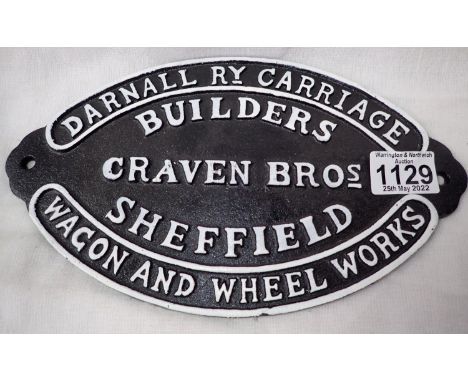 Cast iron Coach Builder sign, 20 x 10 cm. P&amp;P Group 2 (£18+VAT for the first lot and £3+VAT for subsequent lots) 