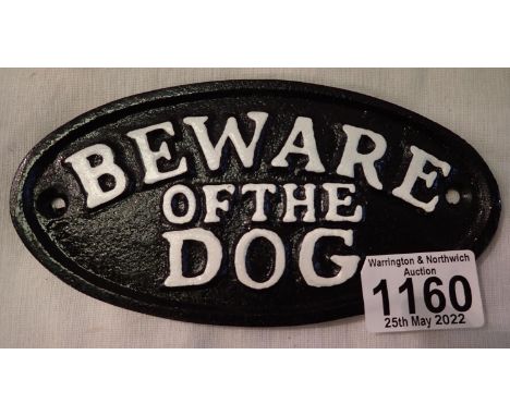 Cast iron Beware of The Dog sign, 20 x 10 cm. P&amp;P Group 1 (£14+VAT for the first lot and £1+VAT for subsequent lots) 
