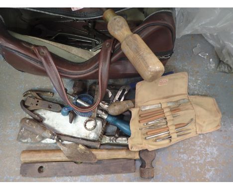 Bag of mixed hand tools including hammers etc. Not available for in-house P&amp;P, contact Paul O'Hea at Mailboxes on 01925 6