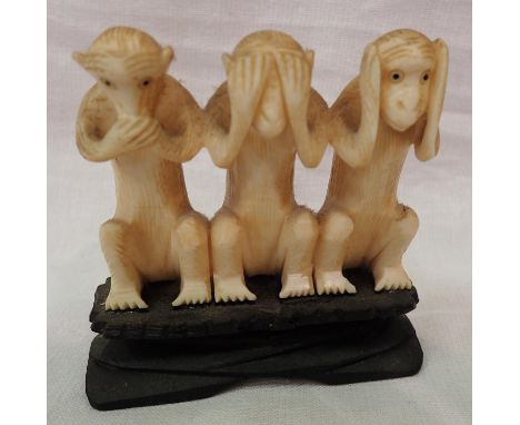 Carved bone monkeys, Speak See and Hear No Evil, H: 90 mm. P&amp;P Group 1 (£14+VAT for the first lot and £1+VAT for subseque