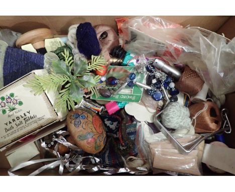 Box of vintage haberdashery items. Not available for in-house P&amp;P, contact Paul O'Hea at Mailboxes on 01925 659133 