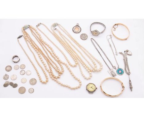 A collection of vintage costume jewellery to include&nbsp; early 20th century enamel pendant, two early 20th century silver c