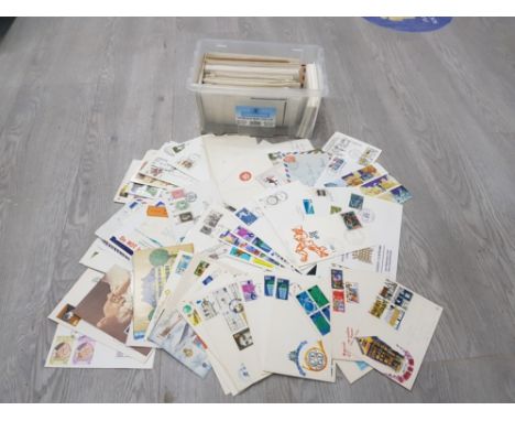 A LARGE QUANTITY OF GREAT BRITISH FIRST DAY COVERS SOME DATING 1970S 1980S AND 1990S