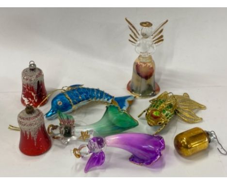 SMALL COLLECTION OF VINTAGE AND HANDMADE CHRISTMAS TREE DECORATIONS