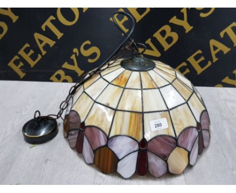 A LARGE TIFFANY STYLE CEILING LIGHT WITH BUTTERFLY DECORATION 43CM DIAMETER