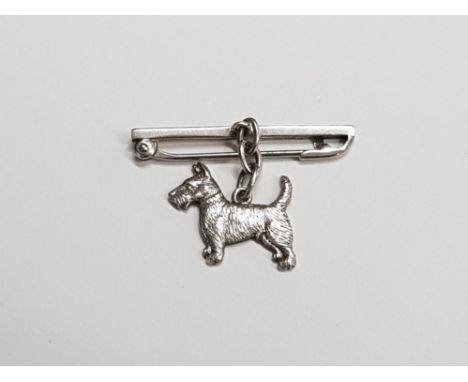 VINTAGE STERLING SILVER DOG BROOCH NICELY MODELLED 3.2G