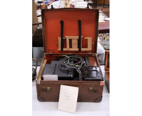 AN ENSIGN VINTAGE PROJECTOR LAMP IN A FITTED CASE