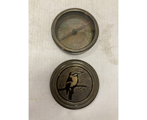 A VINTAGE STYLE 'PEPPERLAND' COMPASS WITH KINGFISHER DESIGN TO THE LID