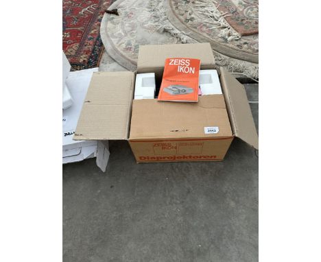 A BOXED ZEISS IKON AUTOFOCUS PROJECTOR