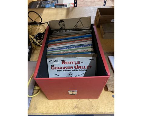 A COLLECTION OF VINTAGE SINGLE RECORDS TO INCUDE DANCING TO THE ROARING TWENTIES, PEGGY LEE, THE McCOYS, MANTIVANI, ETC