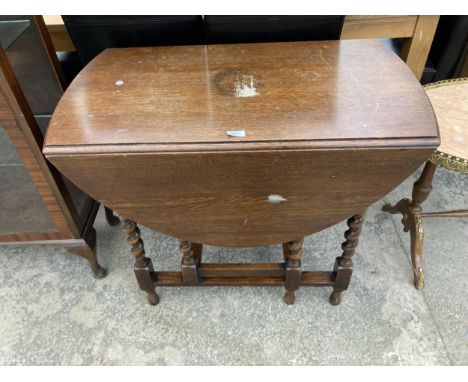 AN EARLY 20TH CENTURY OVAL OAK GATE LEG TABLE ON BARLEY TWIST LEGS, 46" X 36" OPENED