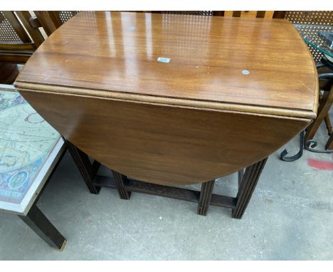 A MID 20TH CENTURY OVAL MAHOGANY GATE LEG TABLE, 51.5" X 36" OPENED