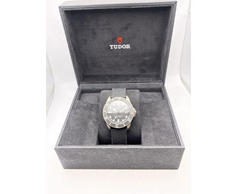A TUDOR PELAGOS BLACK TITANIUM MEN'S DIVERS WATCH 25500TN BOXED SEEN WORKING BUT NO WARRANTY. RECENTLY SERVICED BY A ROLEX SP