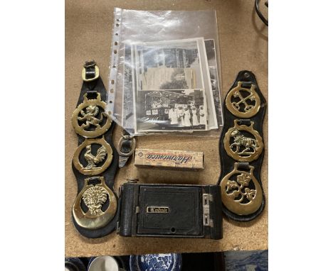 A QUANTITY OF ITEMS TO INCLUDE A VINTAGE KODAK FOLDING CAMERA, A RIDLEY;'S HARMONICA, HORSE BRASSES AND VINTAGE PHOTOS