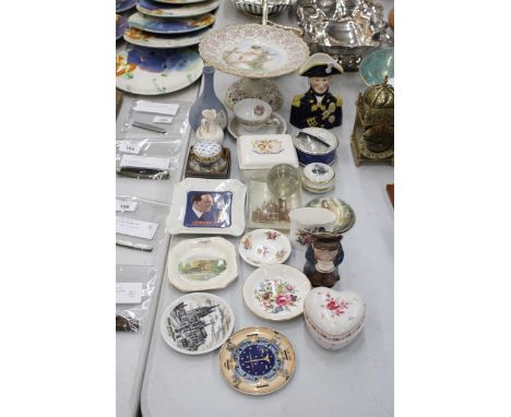 A QUANTITY OF CERAMIC ITEMS TO INCLUDE A LORD NELSON JUG, TRINKET BOXES, PIN TRAYS, A FOOTED CAKE STAND WITH CHERUB DESIGN, P