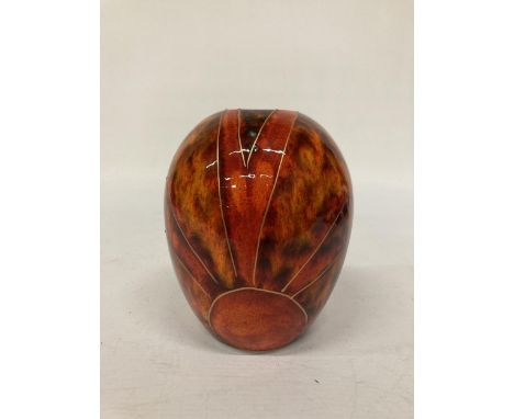 AN ANITA HARRIS DECO RAYS VASE SIGNED IN GOLD