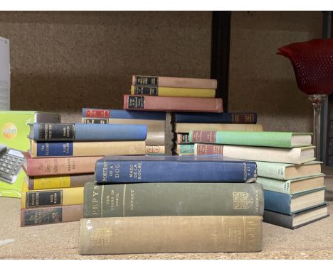 AN ASSORTMENT OF VINTAGE BOOKS TO INCLUDE MELBOURNE, THE MAN IN THE GREY FLANNEL SUIT, THE FAITHFUL ALLY ETC.
