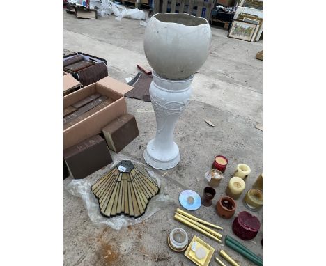 A CERAMIC JARDINAIRE AND STAND AND A TIFFANY STYLE LIGHT SHADE