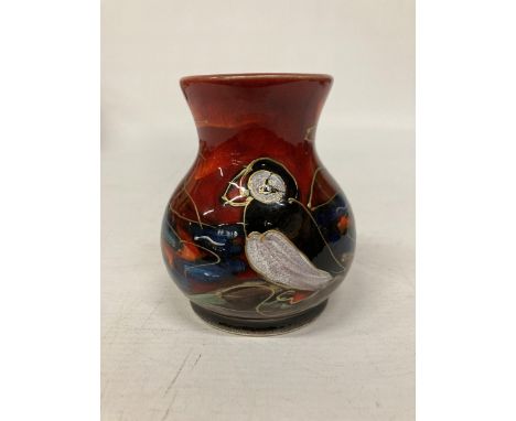 AN ANITA HARRIS PUFFIN VASE SIGNED IN GOLD