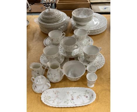 A QUANTITY OF WEDGWOOD 'CAMPION' DINNERWARE TO INCLUDE VARIOUS SIZES OF PLATES, BOWLS, CREAM JUGS, SUGAR BOWLS, EGG CUPS, CUP