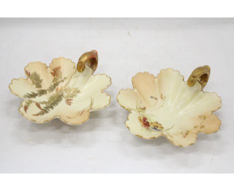 A PAIR OF ROYAL WORCESTER BLUSH IVORY FLORAL SHELL BOWLS - 1404