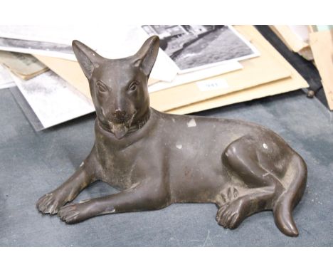 A VINTAGE METAL FIGURE OF A DOG, HEIGHT 15CM, LENGTH 28CM