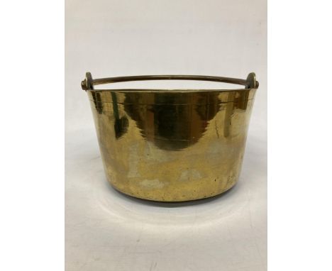 A LARGE HEAVY VINTAGE BRASS JAM/PRESERVE PAN