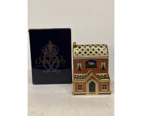 A ROYAL CROWN DERBY PAPERWEIGHT "THE RAM PUBLIC HOUSE" WITH CERAMIC STOPPER - 10 X 7 CM IN ORIGINAL BOX