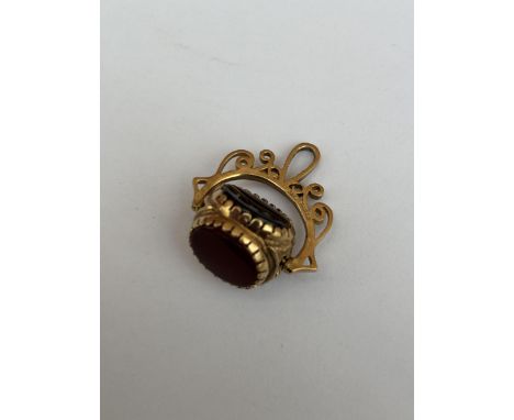 A FULLY HALLMARKED 9CT GOLD, TRIPLE STONESET SPINNING FOB, WEIGHT 5.22G