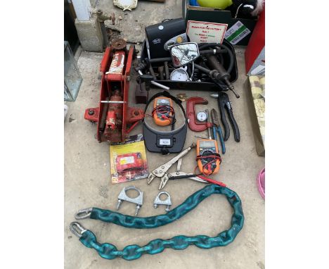 AN ASSORTMENT OF TOOLS TO INCLUDE A TROLLEY JACK, G CLAMP AND MOLE GRIPS ETC